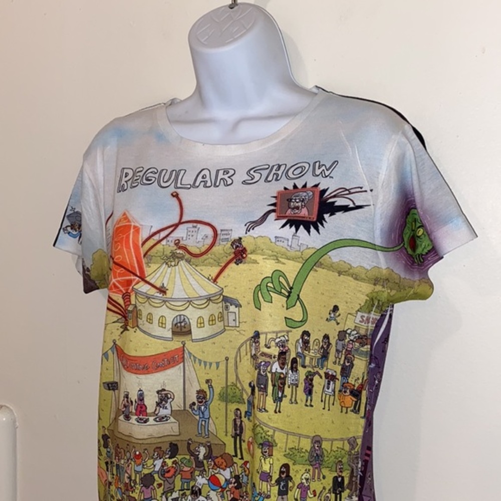 Junior’s Cartoon Network Regular Show Group Shot Day/Night Graphic Tee - Picture 4 of 12